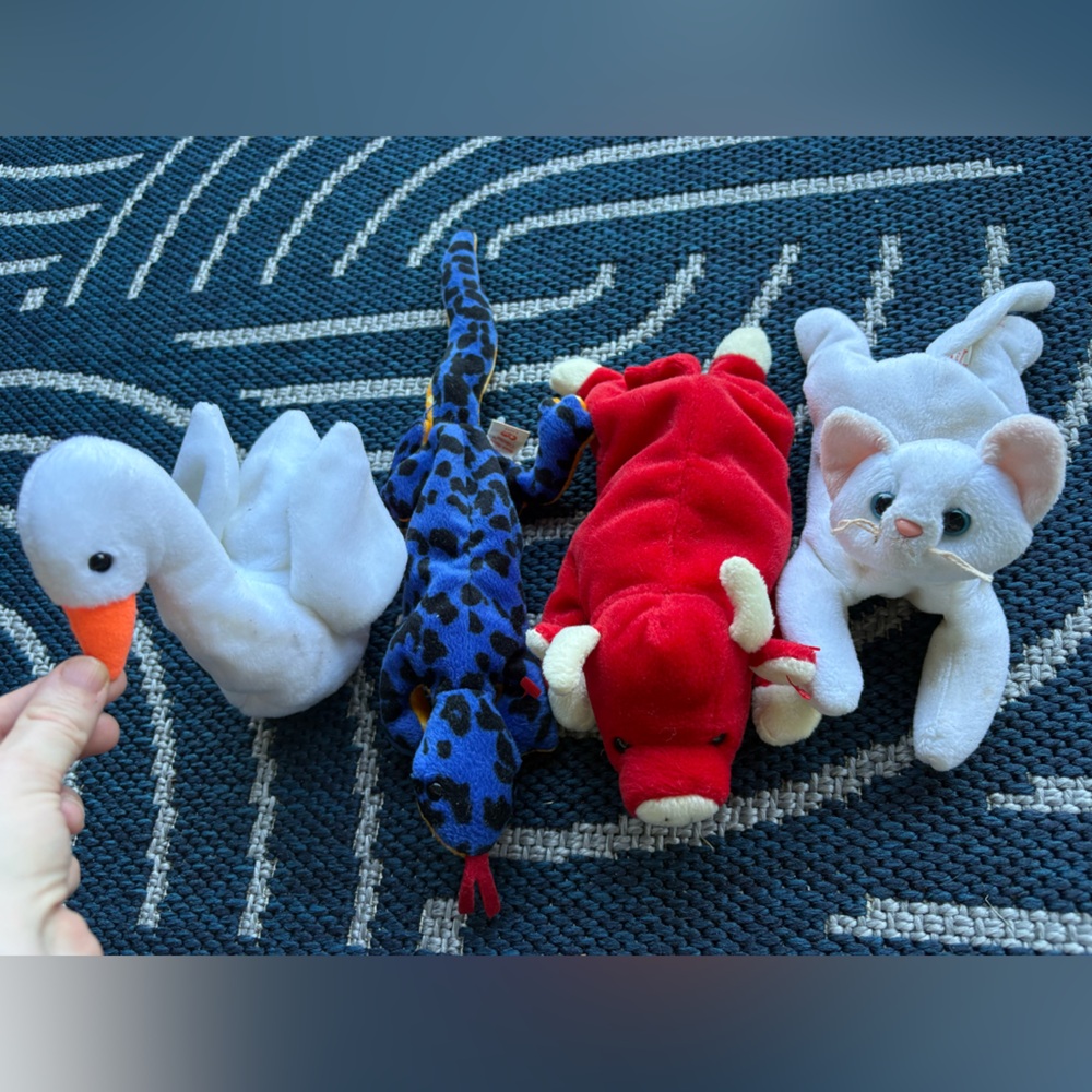 Ty Beanie Babies Collection - White, Red, Blue, Orange PVC PELLETS. NO HANG TAGS